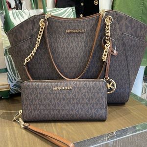 MICHAEL KORS 
Jet Set Lg Shoulder Bag & JST Lg Travel CONTINENTAL wallet-wristlt